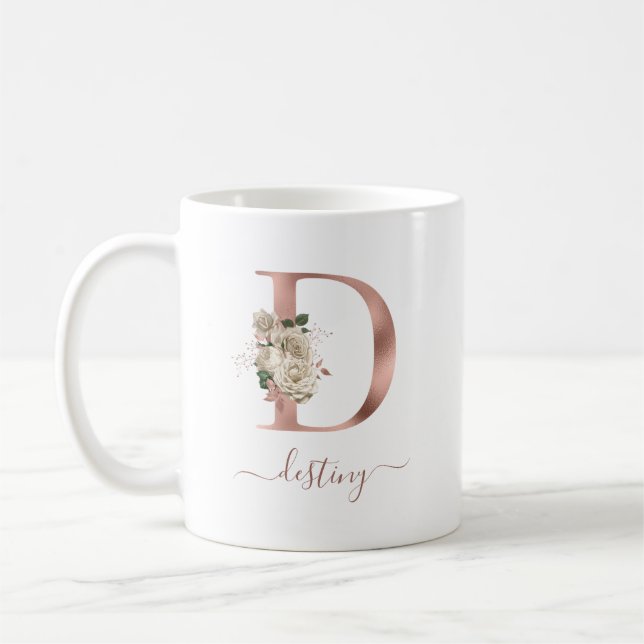 Mug Initiale "D" en monogramme doré rose sur fond ivoi (Gauche)