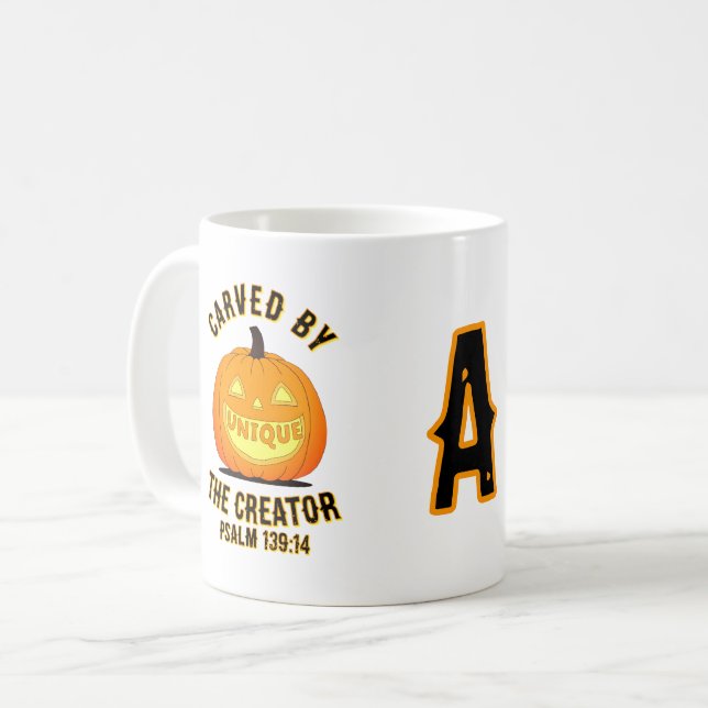 Mug Initiale personnalisée sculptée par le créateur (Devant gauche)