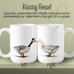 Mug Initiales personnalisées de l'oie de baiser Couple
