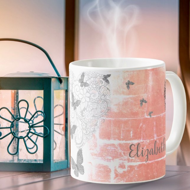 Mug Inspirer les coeurs sur une pêche rustique (Start your day with a touch of enchantment and the soothing hues of peach color.)