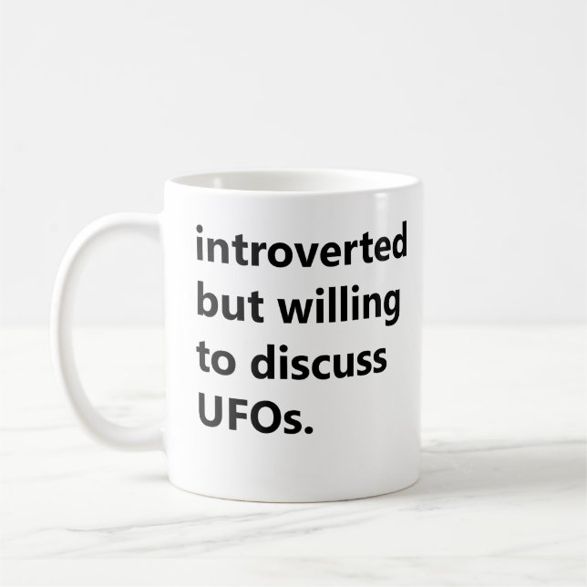 Mug Introverted, mais prêt à discuter des ovnis (Gauche)