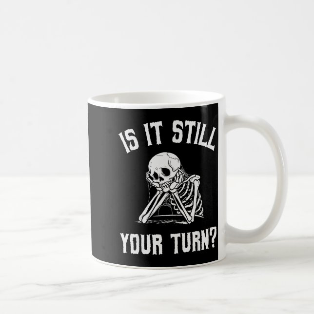 Mug Is It Still Your Turn Funny Skeleton Waiting Quote (Droite)
