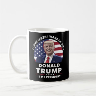 Mug J'adore quand je me réveille et que Donald Trump e