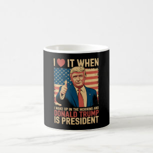 Mug J'adore quand je me réveille et que Trump est prés