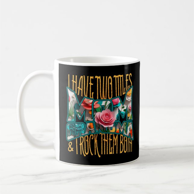 MUG J'AI DEUX TITRES MAM GRANDMA ET JE LES ROCK TOUS L (Gauche)