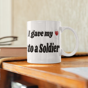 Mug J'ai donné mon coeur à un soldat en noir texte