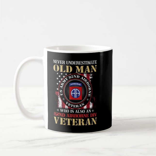 Mug Jamais sous-estimé un vieil homme 82e paratro aéro (Gauche)