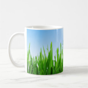 Mug Jardin à l'herbe verte avec conception de ciel ble