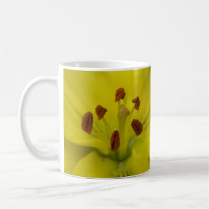 Mug jaune à la floraison