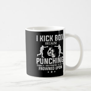Mug Je donne des coups de pied dans la boîte parce que