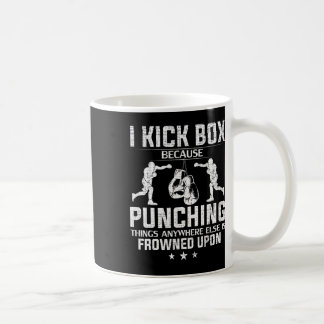 Mug Je donne des coups de pied dans la boîte parce que