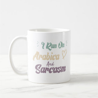 Mug Je fonctionne à l'Arabica et au sarcasme Citation