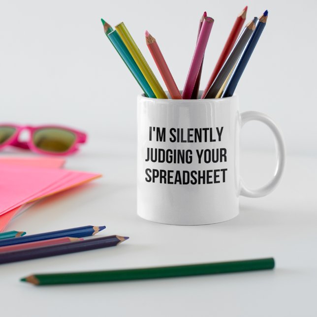 Mug Je juge silencieusement votre feuille de calcul (Créateur téléchargé)