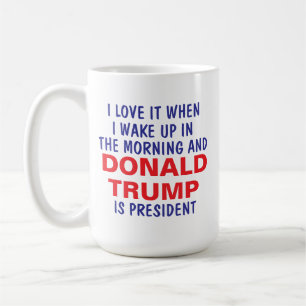 Mug Je L'Aime Quand Je Me Réveille Et Trump Est Présid