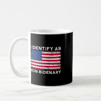 Mug Je m'identifie comme un Américain patriotique non