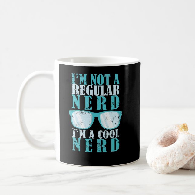 Mug Je ne suis pas un nerd normal, je suis cool (Avec donut)