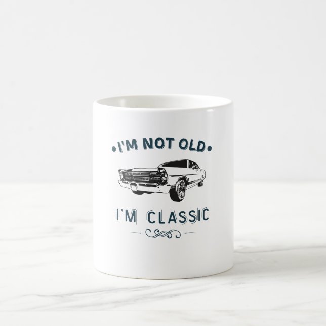 Mug Je ne suis pas vieille Je suis une voiture classiq (Centre)