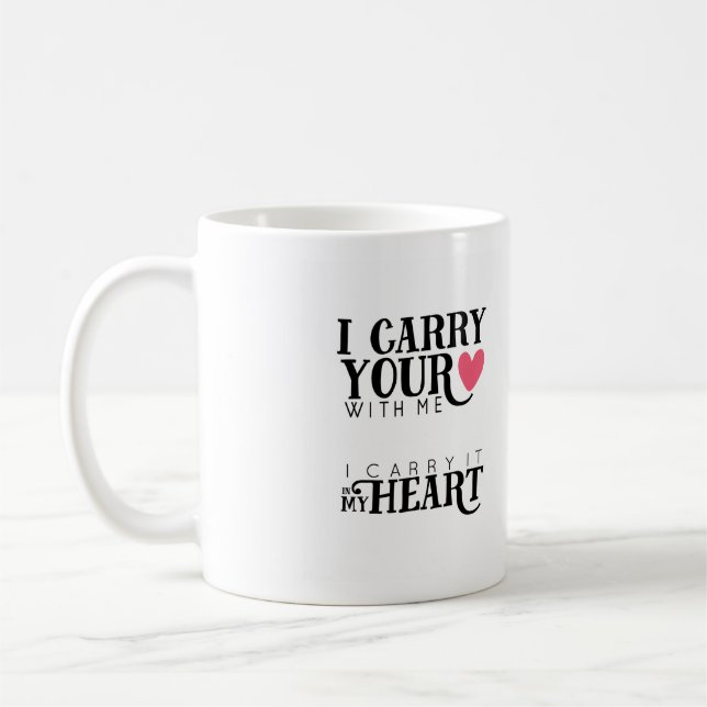 Mug je porte votre coeur avec moi coeur rose de | (Gauche)