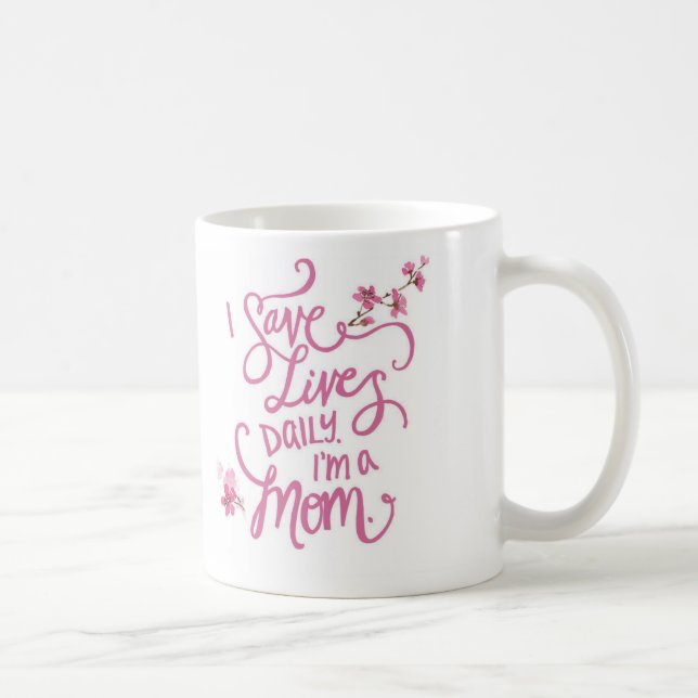Mug Je Sauve Des Vies Quotidiennes. Je suis une maman. (Droite)