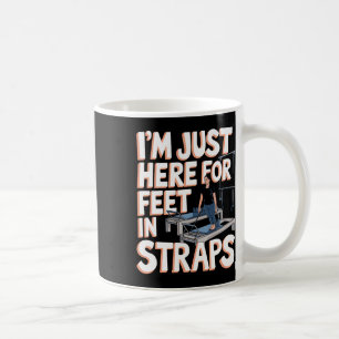 Mug Je suis juste là pour les pieds dans les sangles P