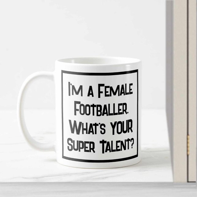 Mug Je suis une footballeuse féminine. Quel est ton su (Créateur téléchargé)