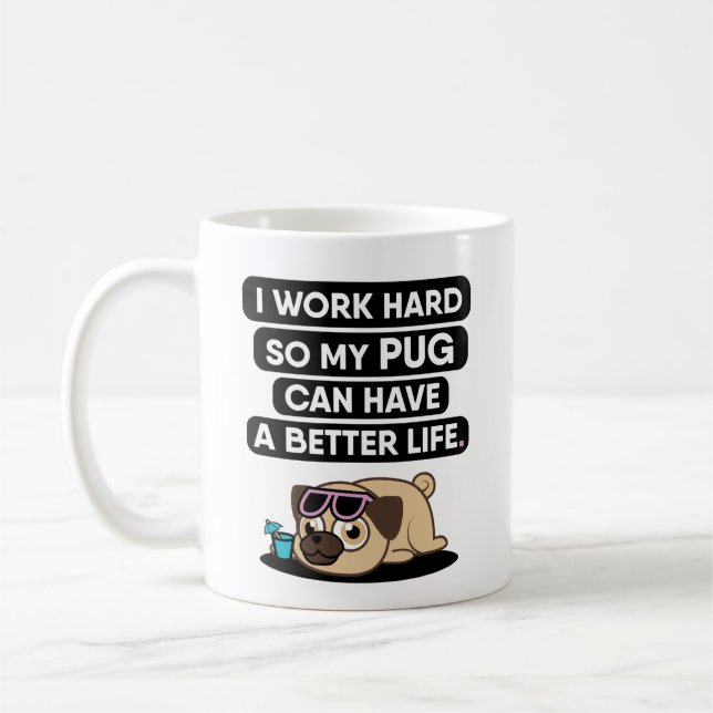 Mug Je travaille dur ainsi mon carlin peut avoir une (Gauche)
