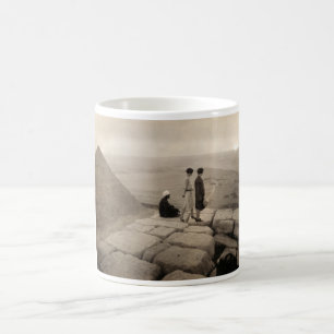 Mug Jeunes filles au sommet de la pyramide de Khéops e