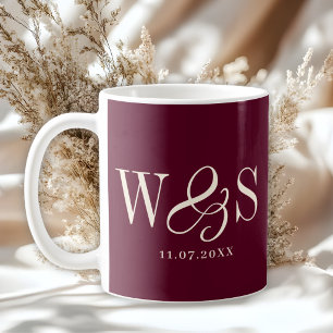 Mug Jeunes mariés élégants marron initial