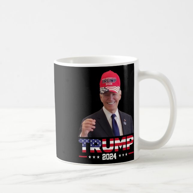Mug Joe Biden Portant Un Casquette Trump 1 (Droite)