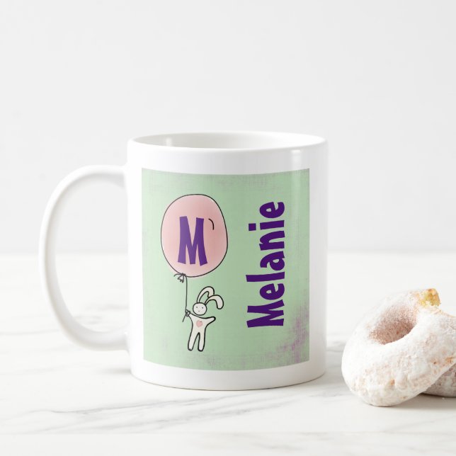 Mug Joli lapin tenant un monogramme de ballon (Avec donut)