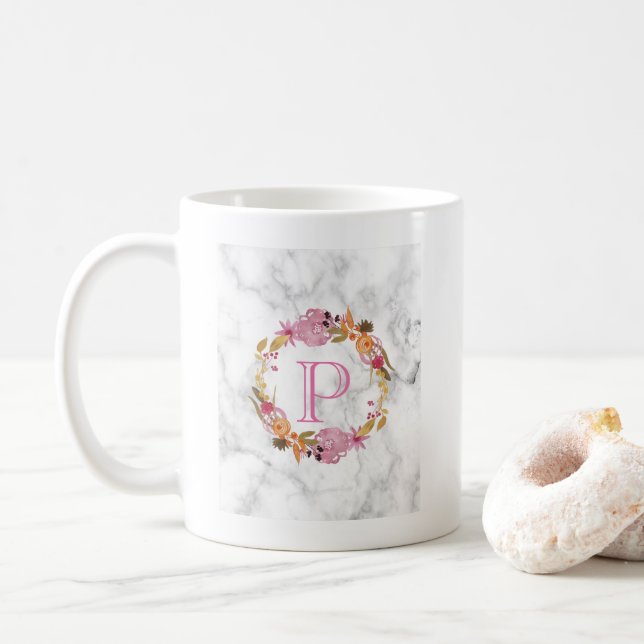 Mug Joli Monogramme de couronne de fleurs rose (Avec donut)