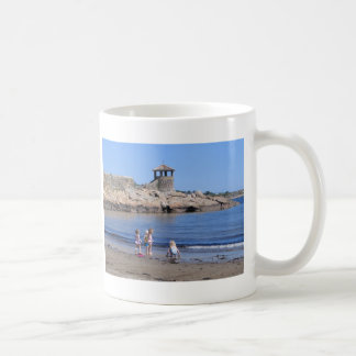 Mug Jouant sur la plage dans Rockport, mA