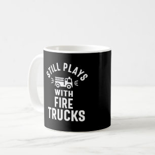 Mug Joue Toujours Avec Les Camions À Feu