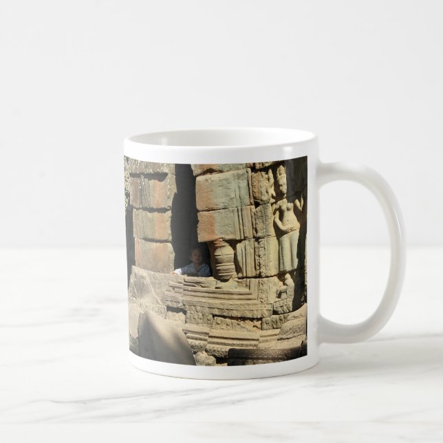Mug Jouer dans les ruines ... Ta Prohm, Cambodge (Droite)
