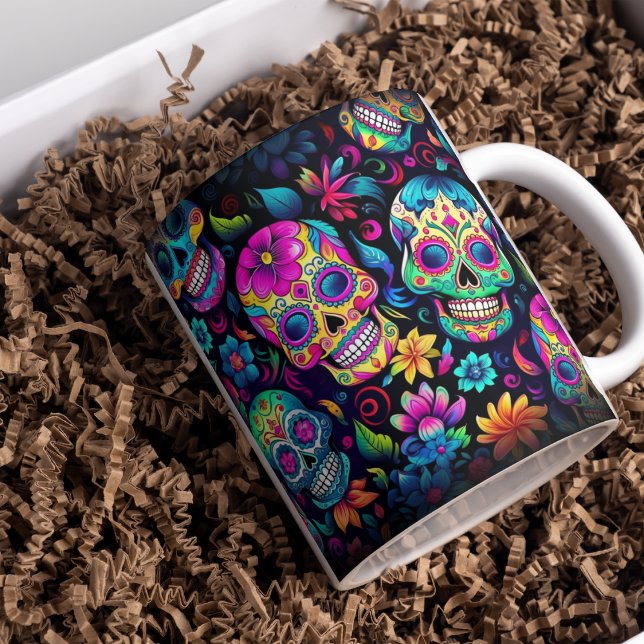 Mug Jour des crânes de sucre néon morts (Sugar Skulls on different coffee mugs.  Bold colors and design for coffee lover fans!)