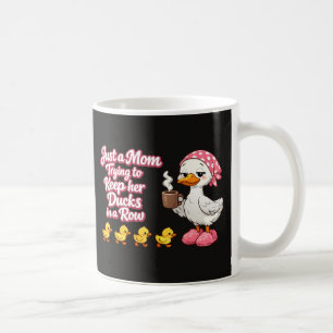 Mug Juste une maman essayant de garder ses canards en 