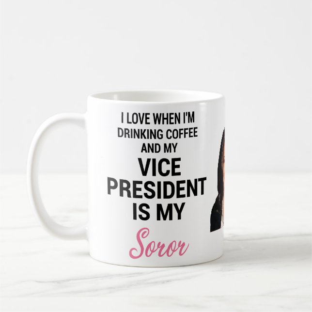 Mug Kamala Harris VP AKA Alpha Kappa Alpha (Gauche)