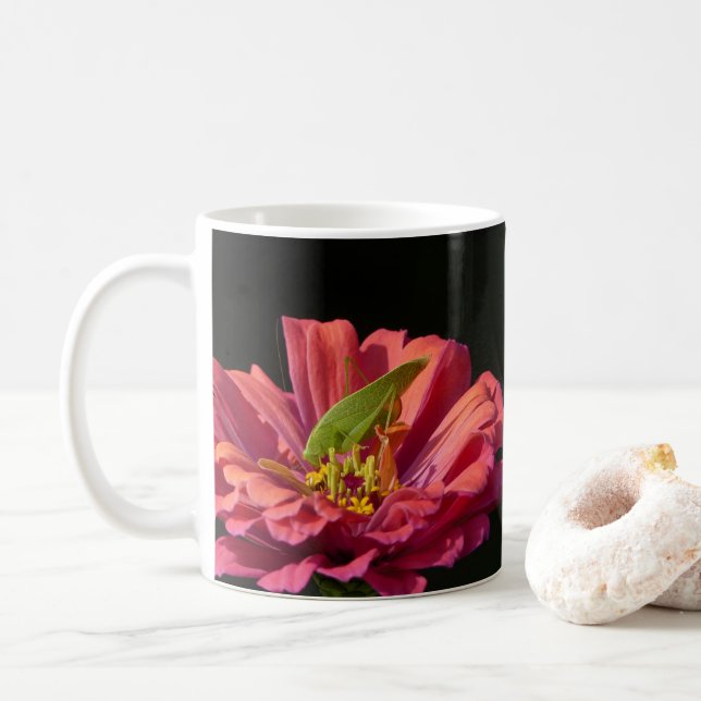 Mug Katydid sur Zinnia (Avec donut)