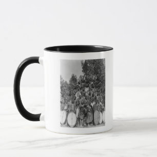 Mug Kavirondos avec Spears et Boucliers