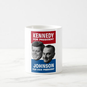 Mug Kennedy et affiche 1960 d'élection de Johnson