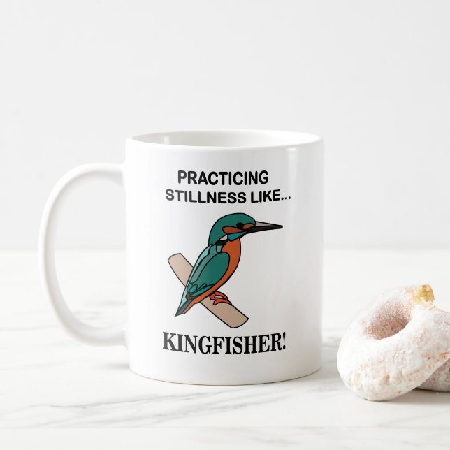 Mug Kingfisher Pratiquant La Sticité Comme Kingfisher (Avec donut)