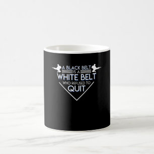 Mug La ceinture noire de karaté du Taekwondo a refusé