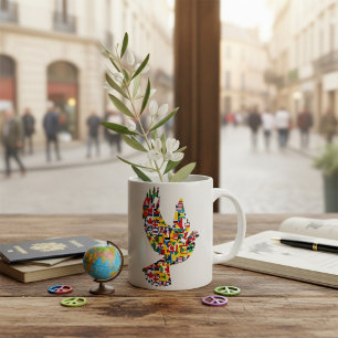 Mug La colombe de la paix mondiale faite de drapeaux i