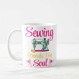 Mug La couture féminine répare l'âme - Femmes Mignonne