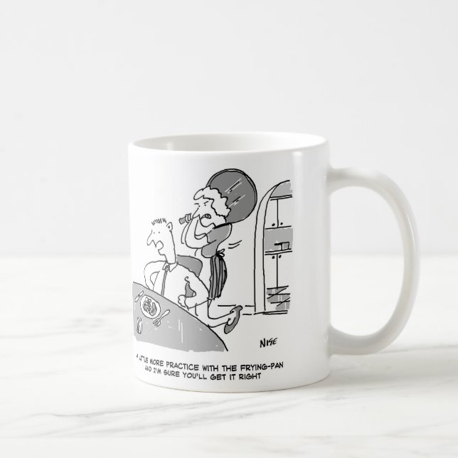 Mug La femme a besoin de plus de pratique avec la poêl (Droite)