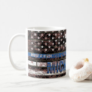 Mug La police amincit le drapeau affligé par Blue Lin