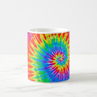Mug La spirale super d'arc-en-ciel teignent en nouant