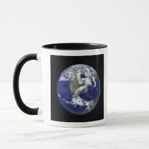 Mug La terre entièrement allumée portée sur l'Amér