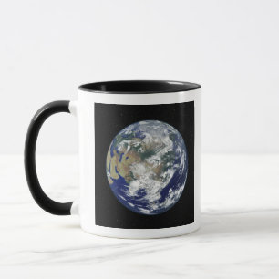 Mug La terre entièrement allumée portée sur l'Asie