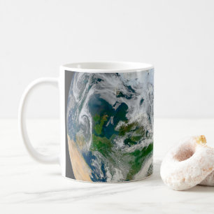 Mug La Terre Montre L'Arctique, L'Europe Et L'Asie.